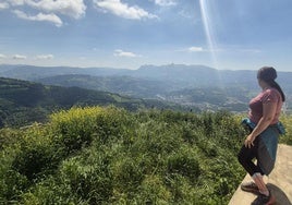 Las vistas desde la cruz de Usurbe enamoran a cualquier, con un impresionante Larrunarri al frente.