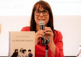 Celia Herrero Medina, presentando su nueva obra en el Ateneo de Madrid.