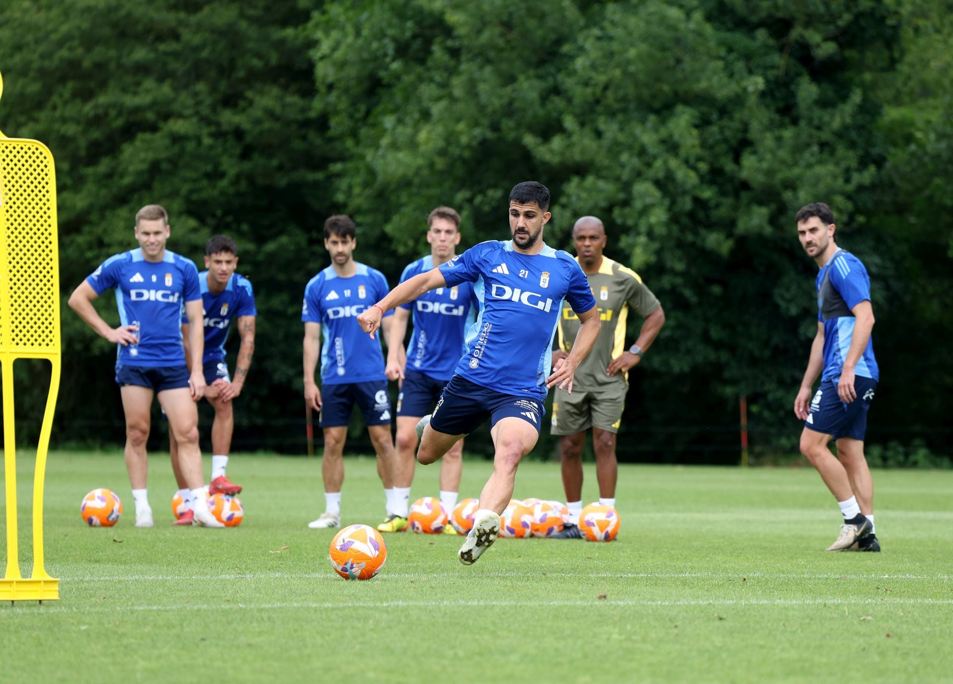 Entrenamiento del Real Oviedo tras el partido en Miranda de Ebro