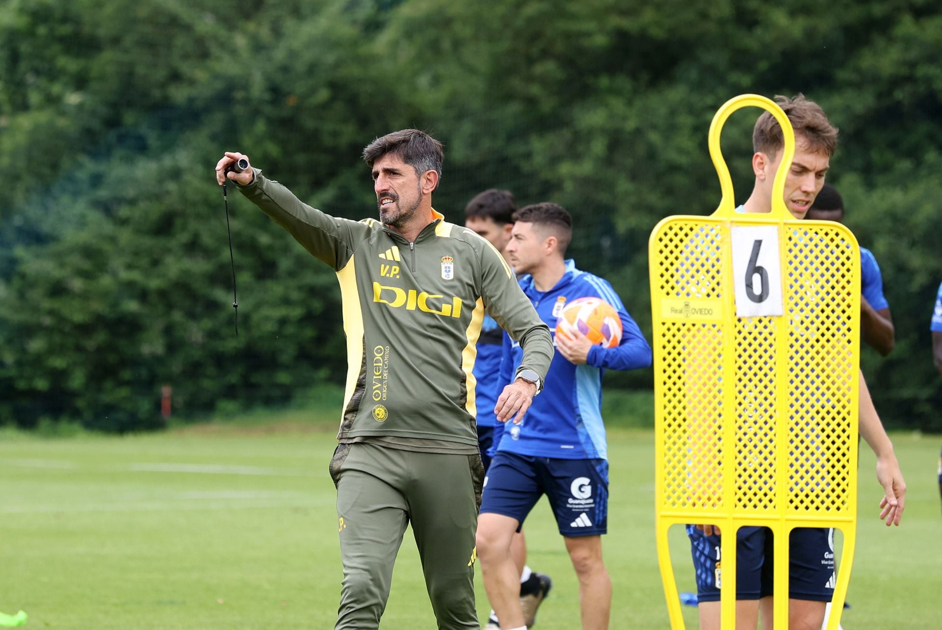 Entrenamiento del Real Oviedo tras el partido en Miranda de Ebro