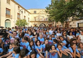 El acto de clausura se celebró en la plaza del Arco.