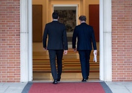 Sánchez y Feijóo entran en La Moncloa para hablar sobre el aumento del gasto en defensa.