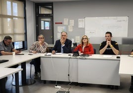 Reunión de la delegada del Gobierno en la Comunitat, el conseller Emergencias e Interior y otros cargos con el ministro del Interior, Fernando Grande-Marlaska, este martes.